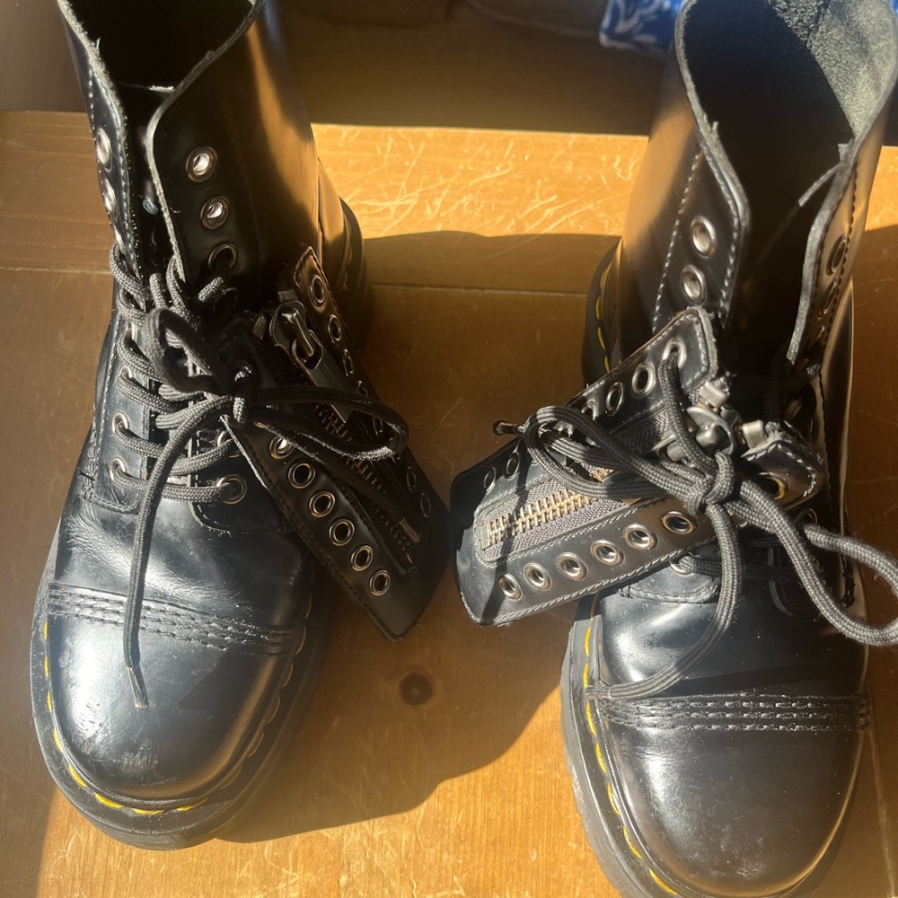Doc Martens Sinclair platform boot size 6